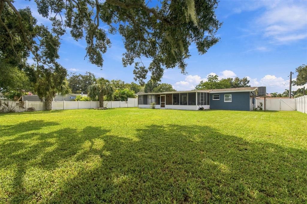 En Venta: $399,500 (4 camas, 2 baños, 1224 Pies cuadrados)
