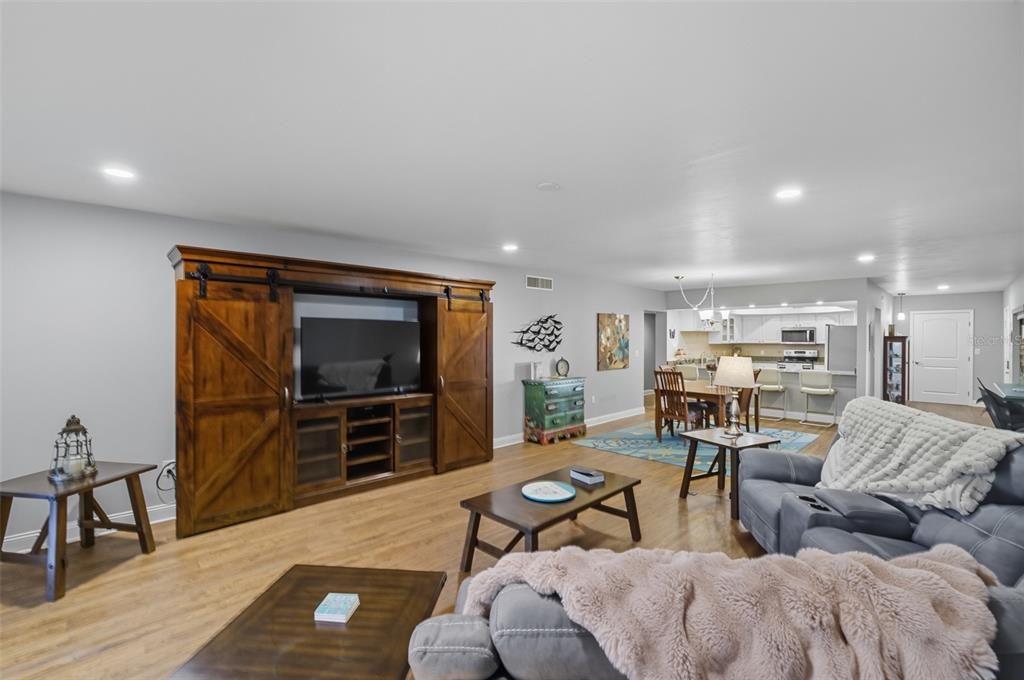 For Sale: $369,000 (3 beds, 2 baths, 2569 Square Feet)