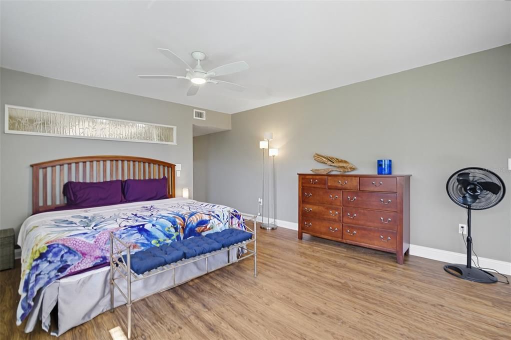 For Sale: $369,000 (3 beds, 2 baths, 2569 Square Feet)