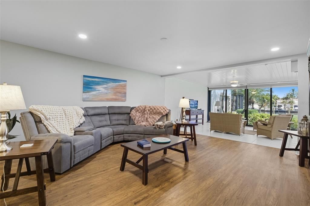 For Sale: $369,000 (3 beds, 2 baths, 2569 Square Feet)