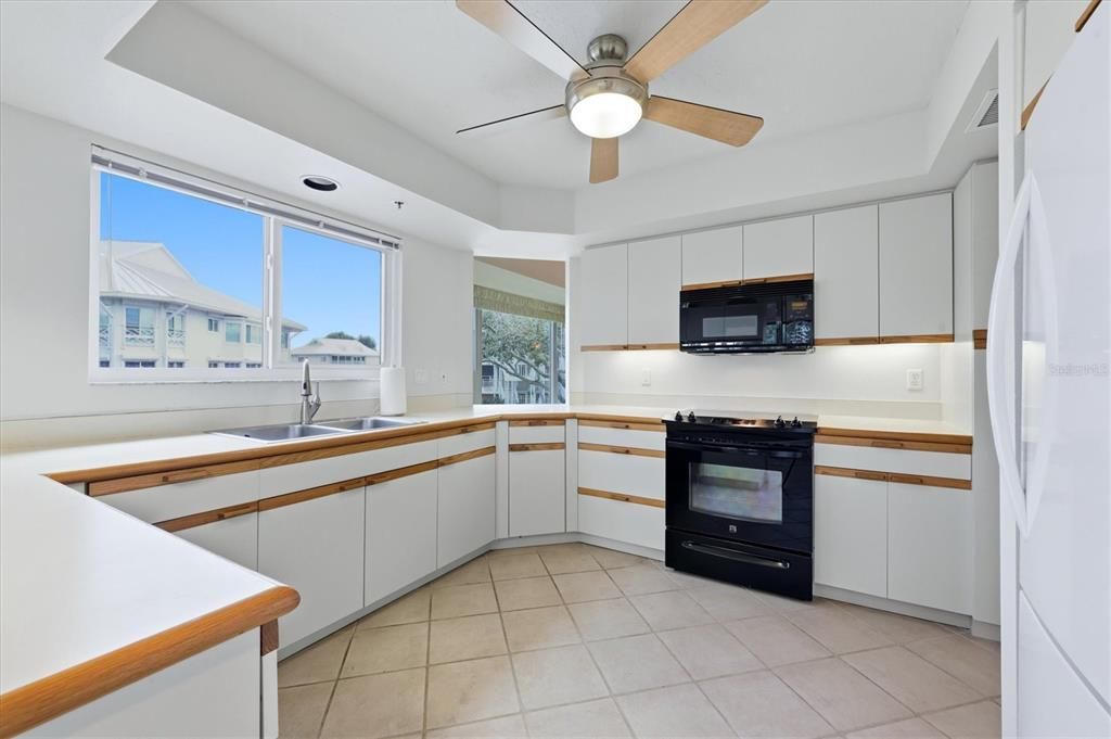 En Venta: $505,000 (2 camas, 2 baños, 2148 Pies cuadrados)