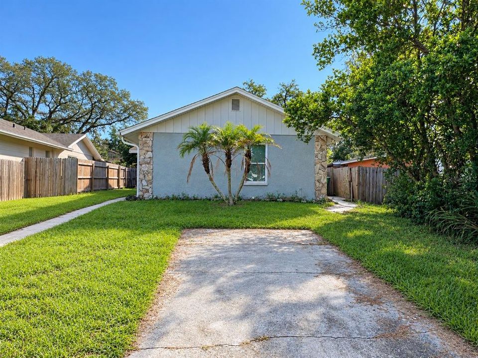 For Sale: $299,900 (4 beds, 3 baths, 1305 Square Feet)