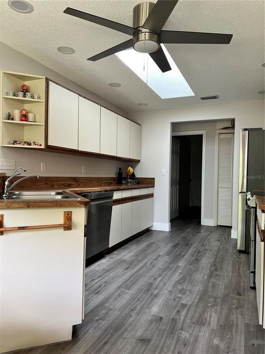 En Venta: $314,500 (3 camas, 2 baños, 1652 Pies cuadrados)