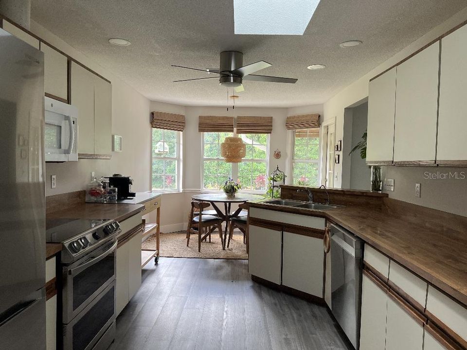 En Venta: $314,500 (3 camas, 2 baños, 1652 Pies cuadrados)