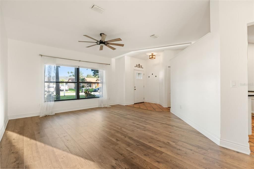 На продажу: $459,000 (4 спален, 2 ванн, 2116 Квадратных фут)