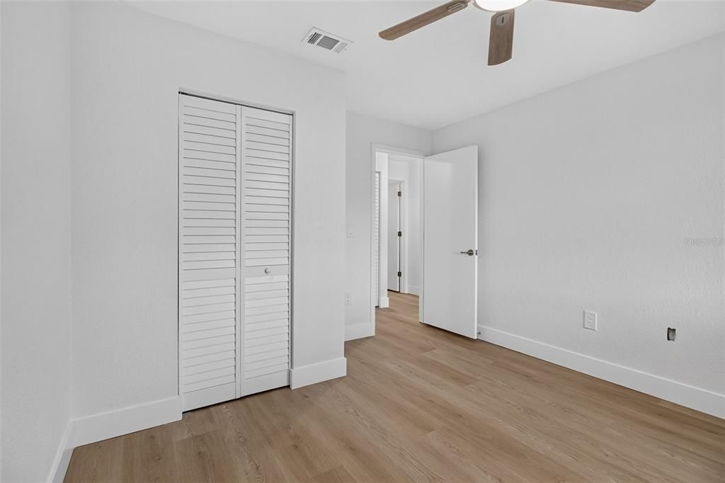 For Sale: $159,900 (2 beds, 2 baths, 1110 Square Feet)