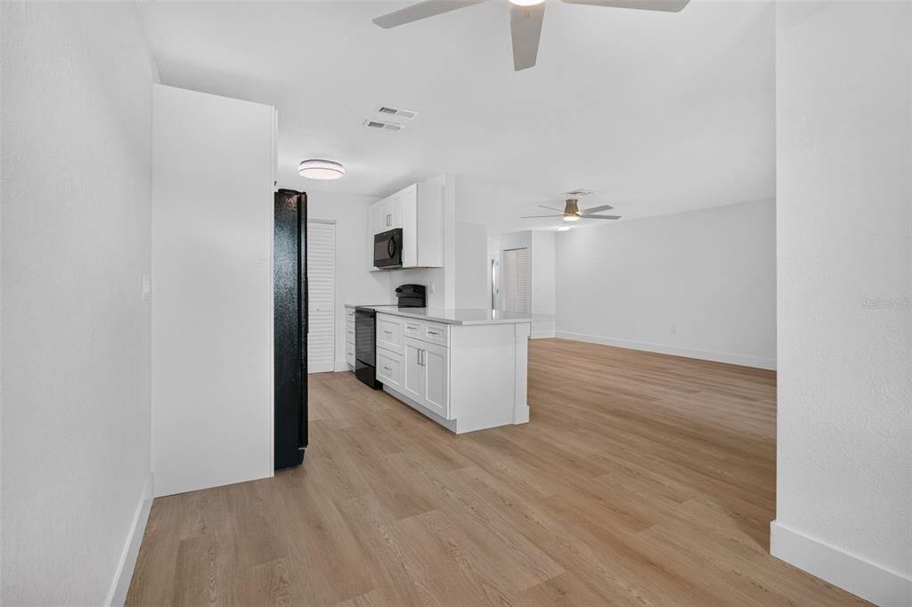 For Sale: $159,900 (2 beds, 2 baths, 1110 Square Feet)