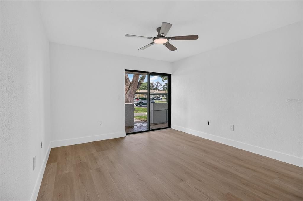 For Sale: $159,900 (2 beds, 2 baths, 1110 Square Feet)
