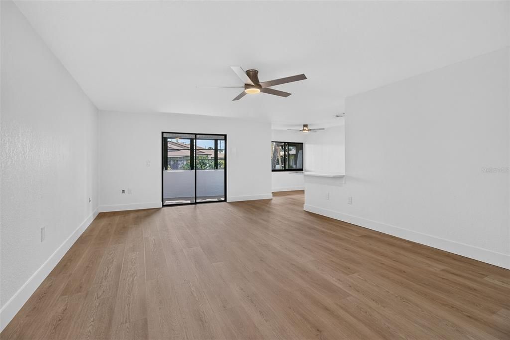 For Sale: $159,900 (2 beds, 2 baths, 1110 Square Feet)
