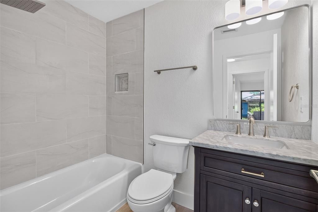 For Sale: $159,900 (2 beds, 2 baths, 1110 Square Feet)