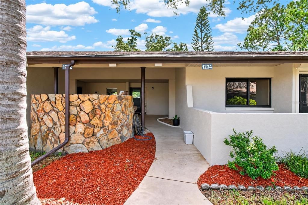 For Sale: $159,900 (2 beds, 2 baths, 1110 Square Feet)