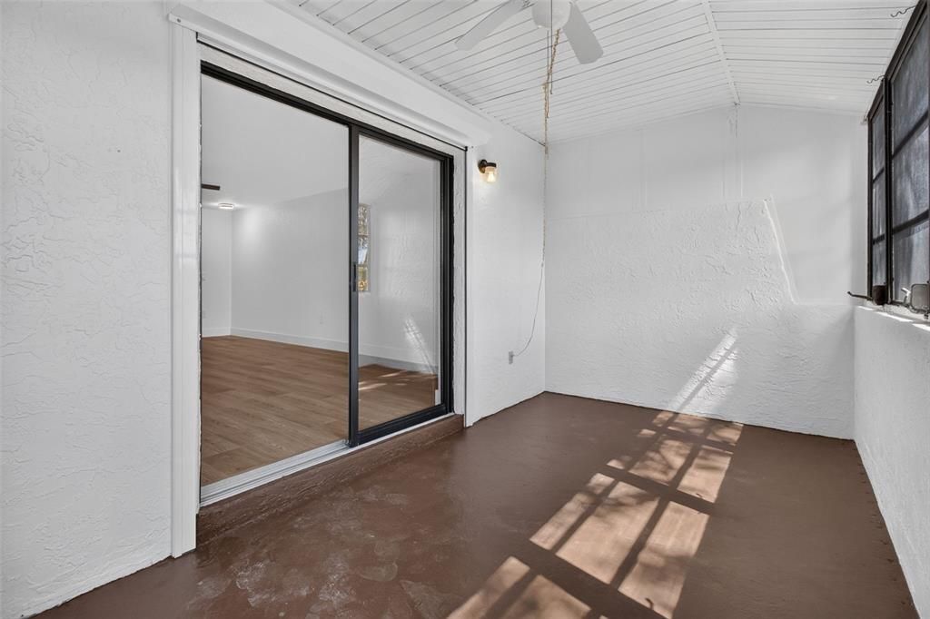 For Sale: $159,900 (2 beds, 2 baths, 1110 Square Feet)
