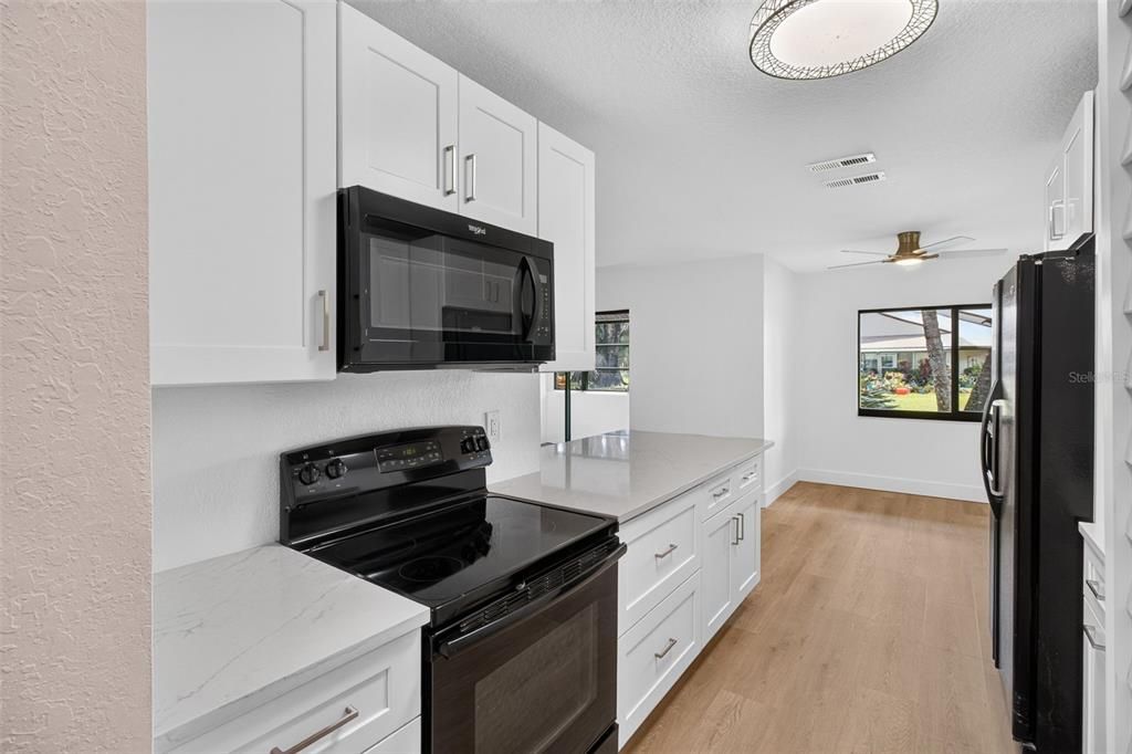 For Sale: $159,900 (2 beds, 2 baths, 1110 Square Feet)