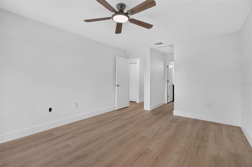 For Sale: $159,900 (2 beds, 2 baths, 1110 Square Feet)