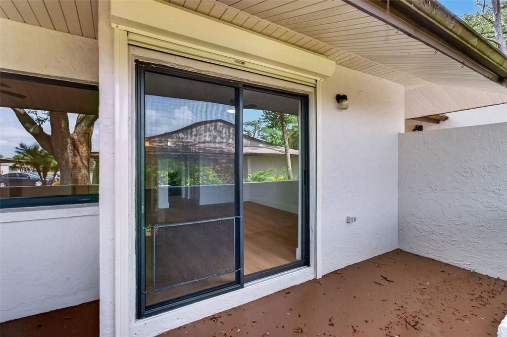 For Sale: $159,900 (2 beds, 2 baths, 1110 Square Feet)