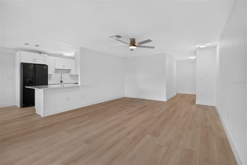 For Sale: $159,900 (2 beds, 2 baths, 1110 Square Feet)