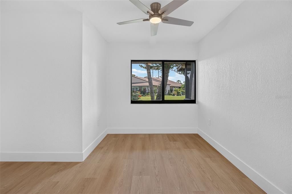 For Sale: $159,900 (2 beds, 2 baths, 1110 Square Feet)