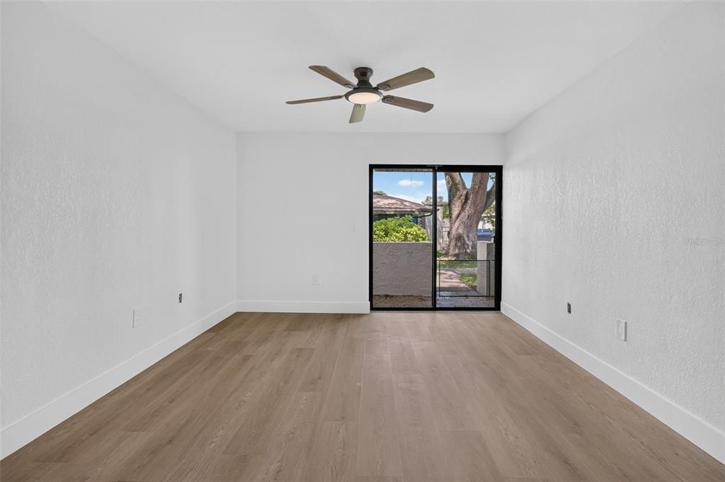 For Sale: $159,900 (2 beds, 2 baths, 1110 Square Feet)