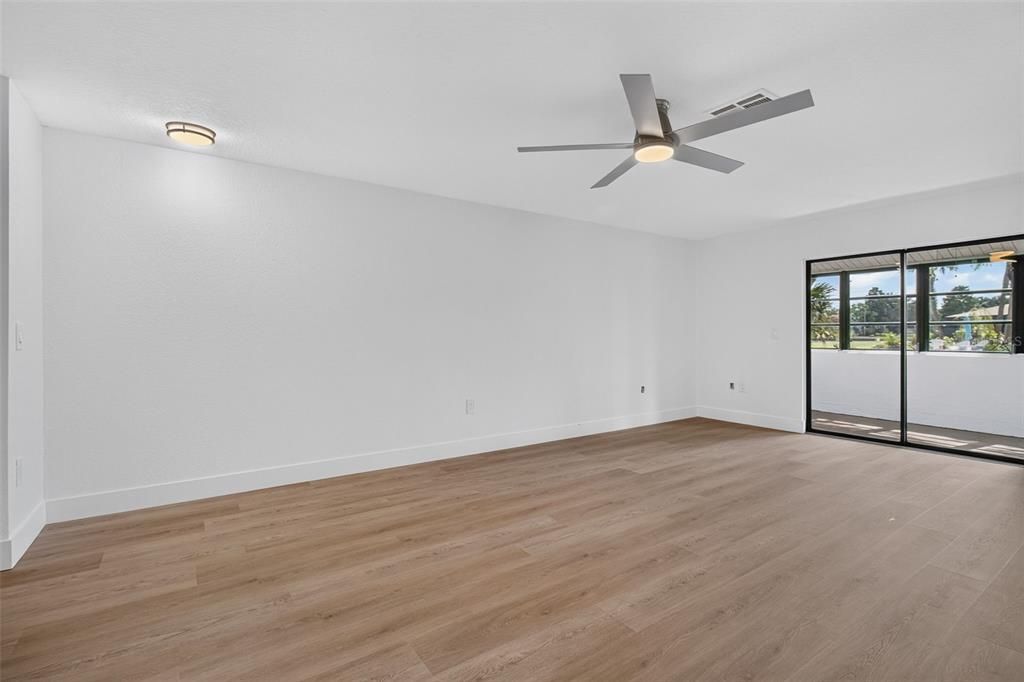 For Sale: $159,900 (2 beds, 2 baths, 1110 Square Feet)