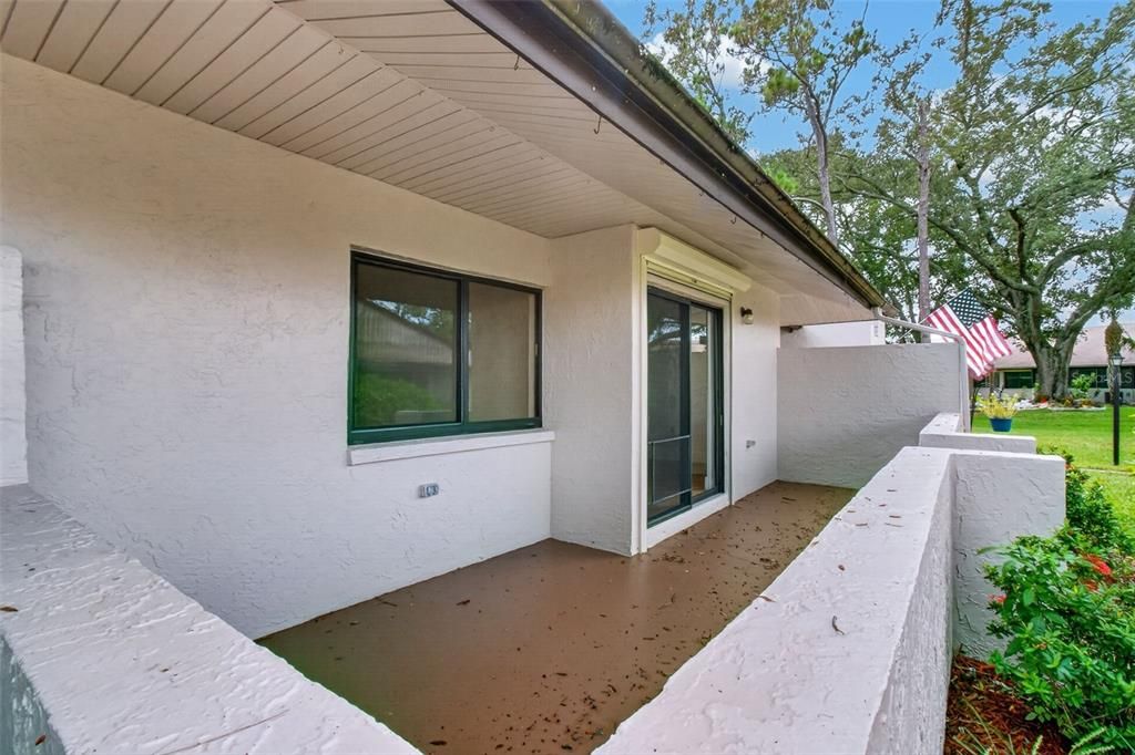 For Sale: $159,900 (2 beds, 2 baths, 1110 Square Feet)