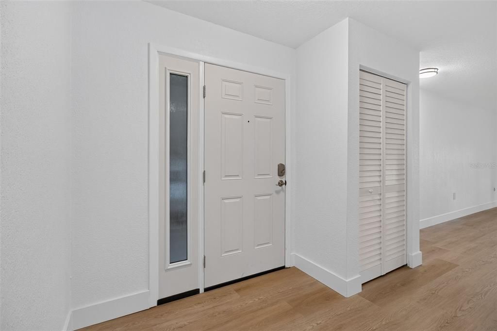 For Sale: $159,900 (2 beds, 2 baths, 1110 Square Feet)