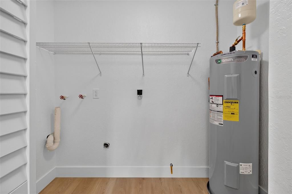 For Sale: $159,900 (2 beds, 2 baths, 1110 Square Feet)