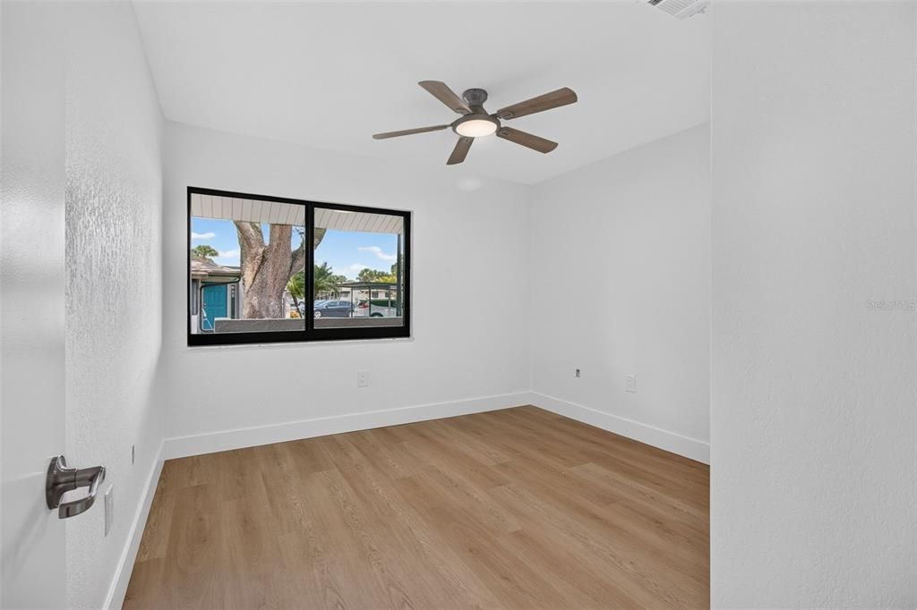 For Sale: $159,900 (2 beds, 2 baths, 1110 Square Feet)