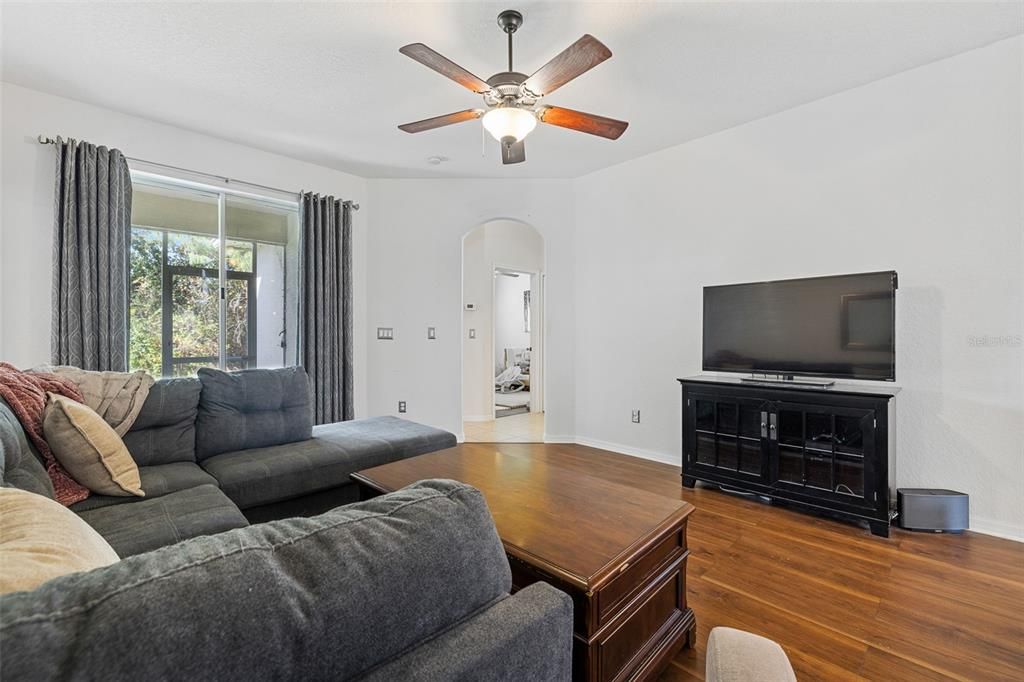 На продажу: $384,900 (3 спален, 2 ванн, 1538 Квадратных фут)
