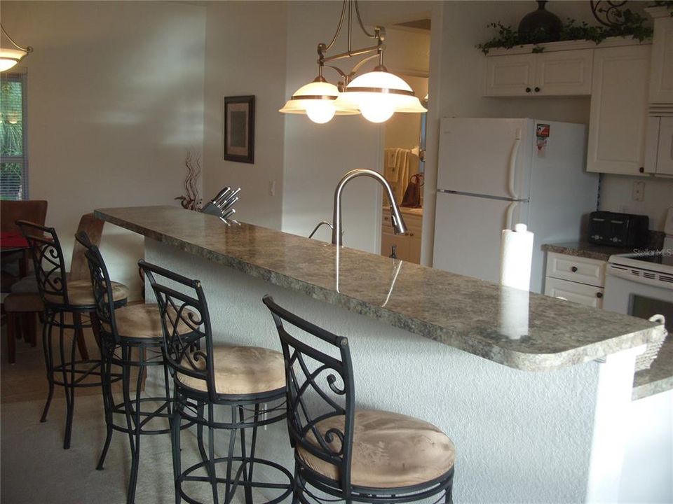 En Venta: $295,200 (3 camas, 2 baños, 1591 Pies cuadrados)