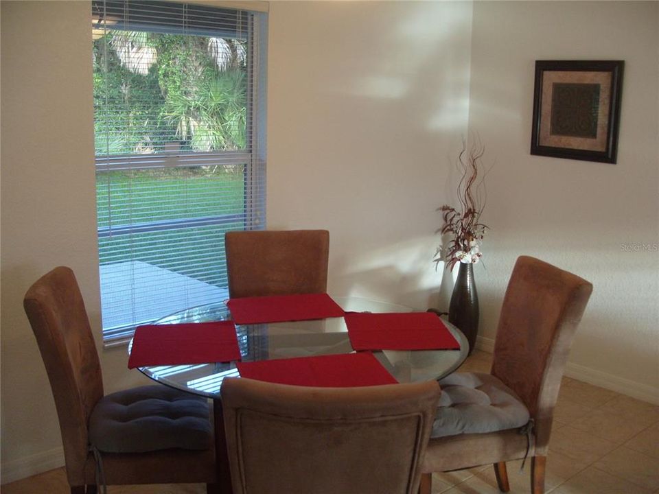 En Venta: $295,200 (3 camas, 2 baños, 1591 Pies cuadrados)