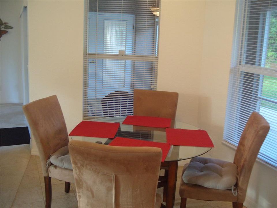 En Venta: $295,200 (3 camas, 2 baños, 1591 Pies cuadrados)