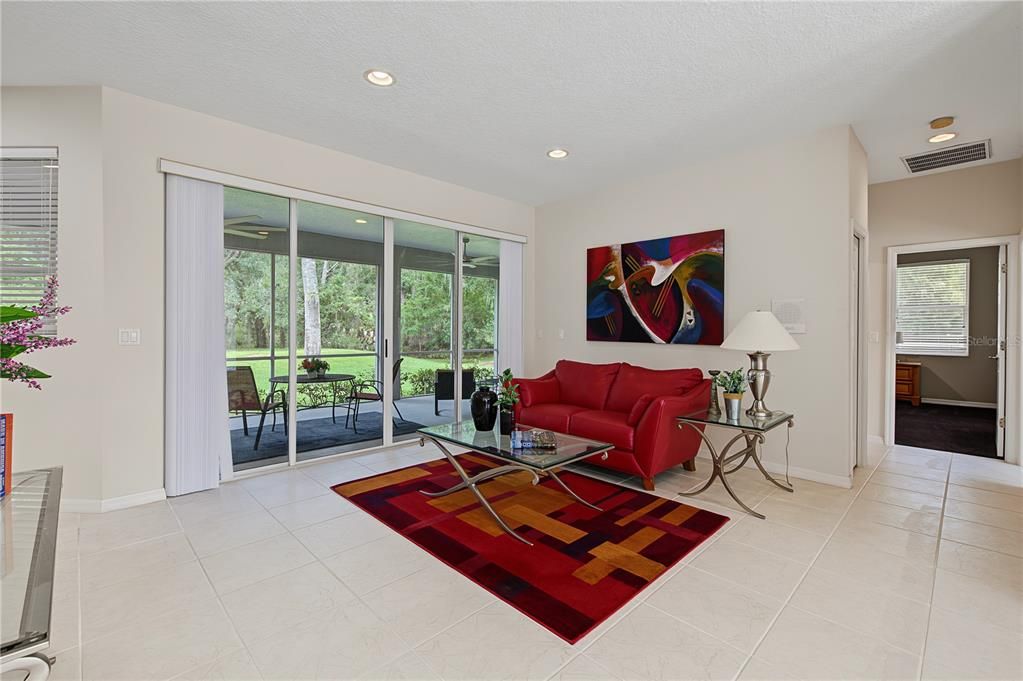 En Venta: $699,000 (3 camas, 3 baños, 2610 Pies cuadrados)