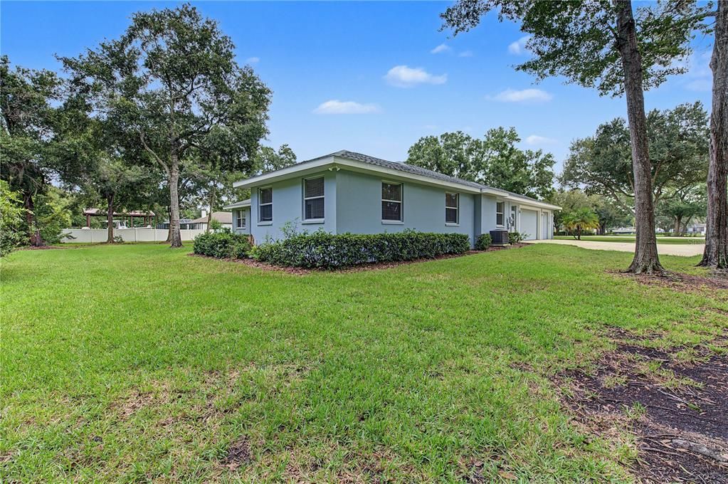 En Venta: $699,000 (3 camas, 3 baños, 2610 Pies cuadrados)
