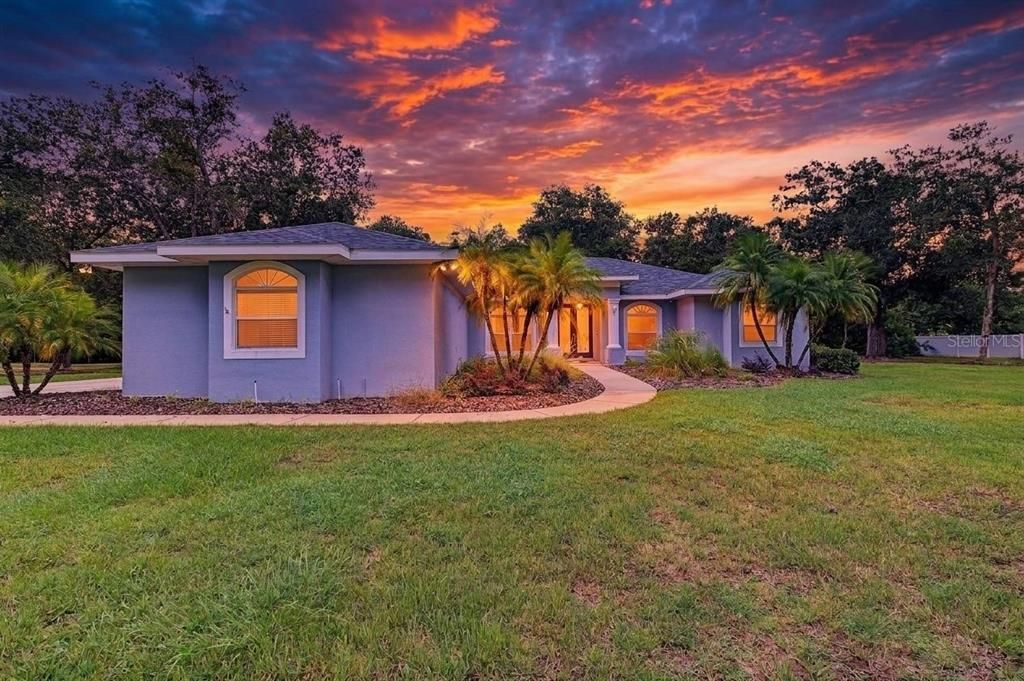 En Venta: $699,000 (3 camas, 3 baños, 2610 Pies cuadrados)