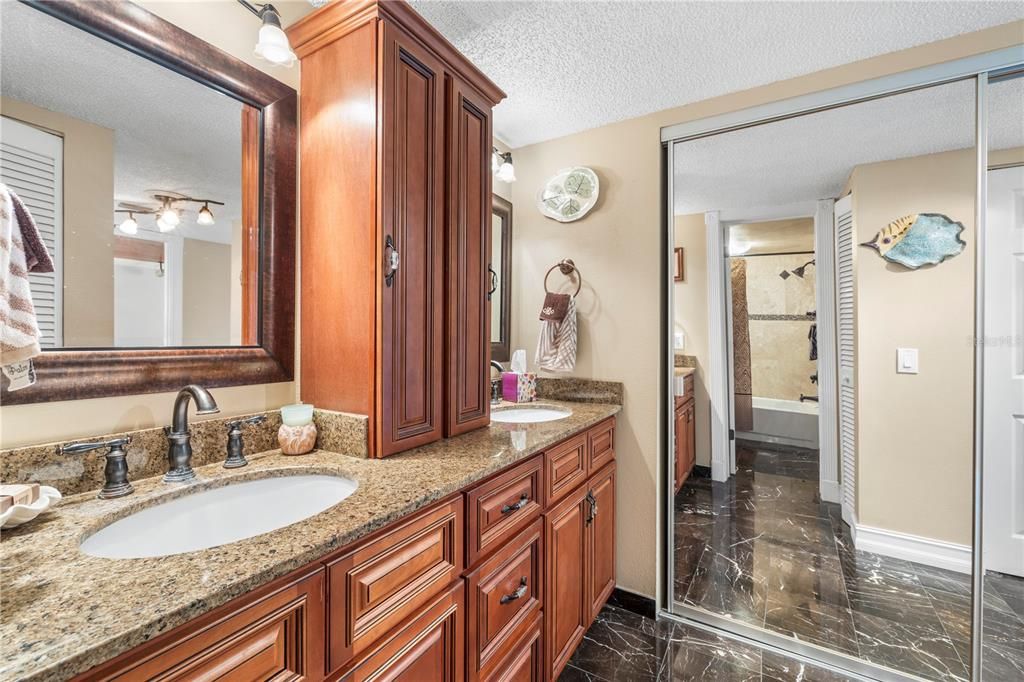 En Venta: $359,000 (2 camas, 2 baños, 1236 Pies cuadrados)