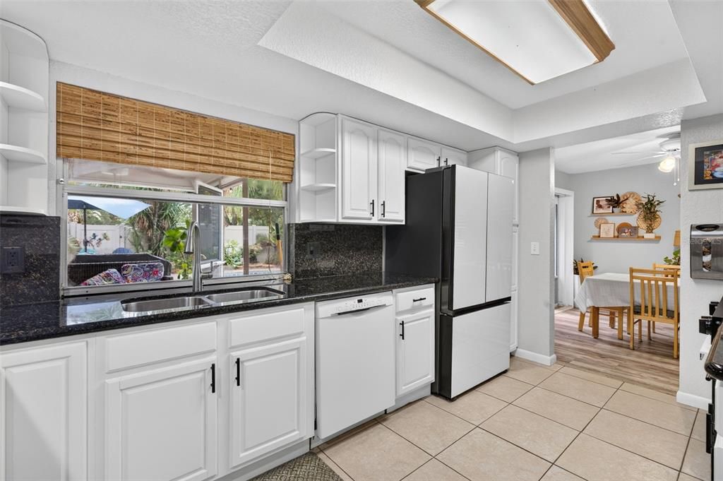 На продажу: $629,900 (4 спален, 2 ванн, 1684 Квадратных фут)