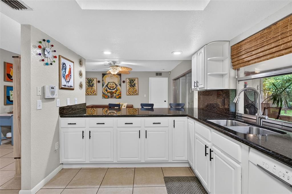 На продажу: $629,900 (4 спален, 2 ванн, 1684 Квадратных фут)