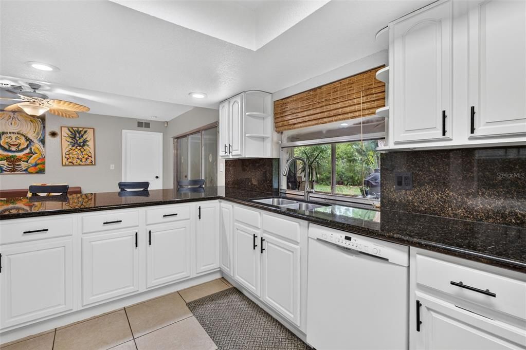 На продажу: $629,900 (4 спален, 2 ванн, 1684 Квадратных фут)
