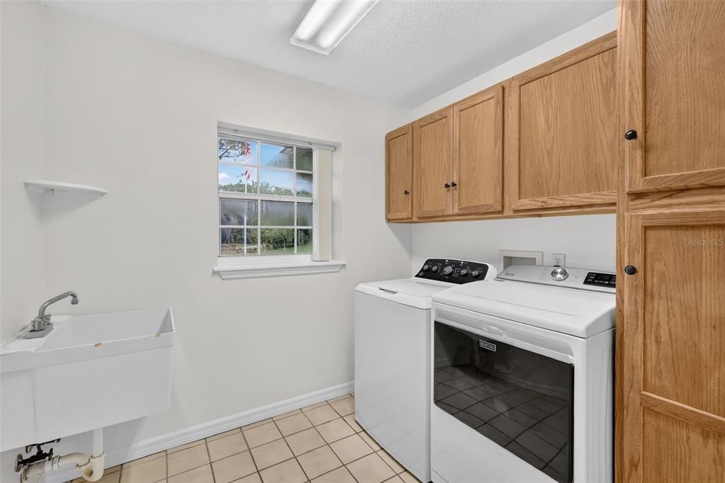 For Sale: $850,000 (3 beds, 2 baths, 2344 Square Feet)