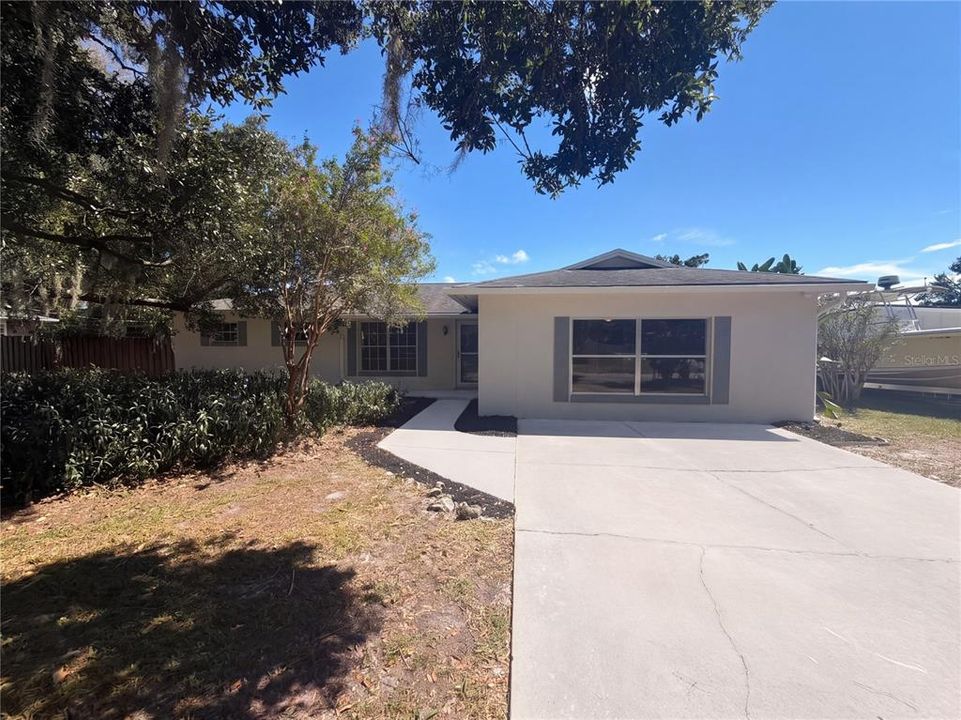 En Venta: $355,000 (4 camas, 2 baños, 1716 Pies cuadrados)