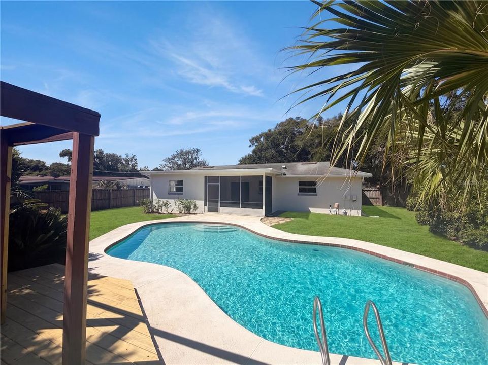 En Venta: $355,000 (4 camas, 2 baños, 1716 Pies cuadrados)