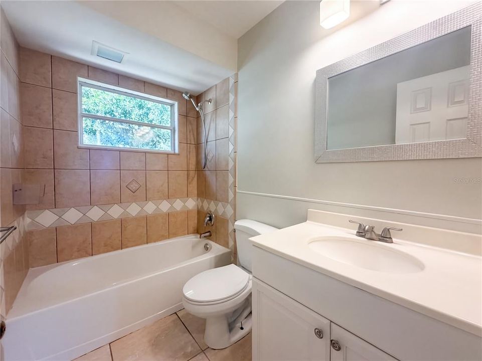 En Venta: $355,000 (4 camas, 2 baños, 1716 Pies cuadrados)
