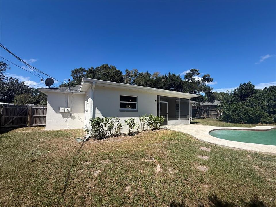 En Venta: $355,000 (4 camas, 2 baños, 1716 Pies cuadrados)