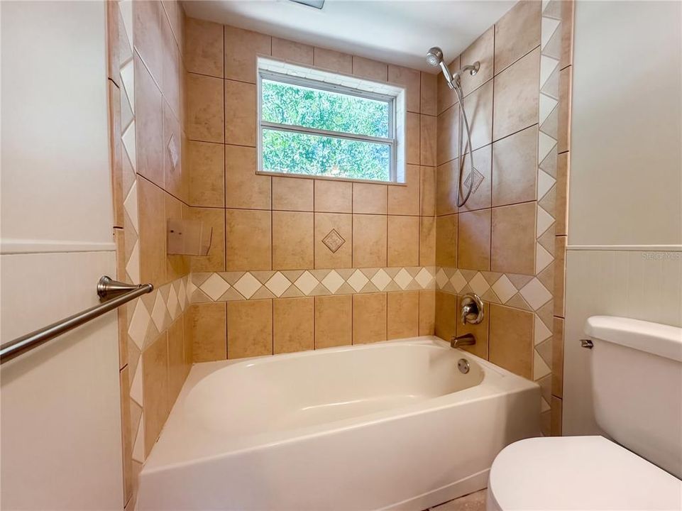 En Venta: $355,000 (4 camas, 2 baños, 1716 Pies cuadrados)