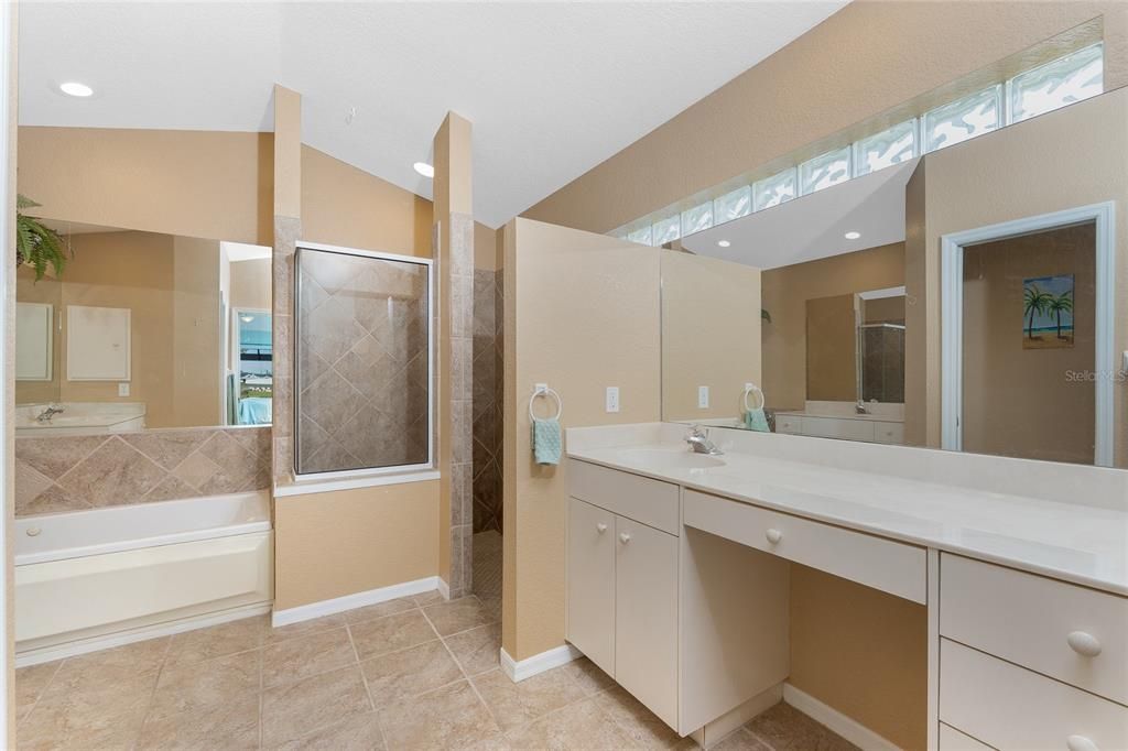 На продажу: $499,900 (4 спален, 3 ванн, 2136 Квадратных фут)