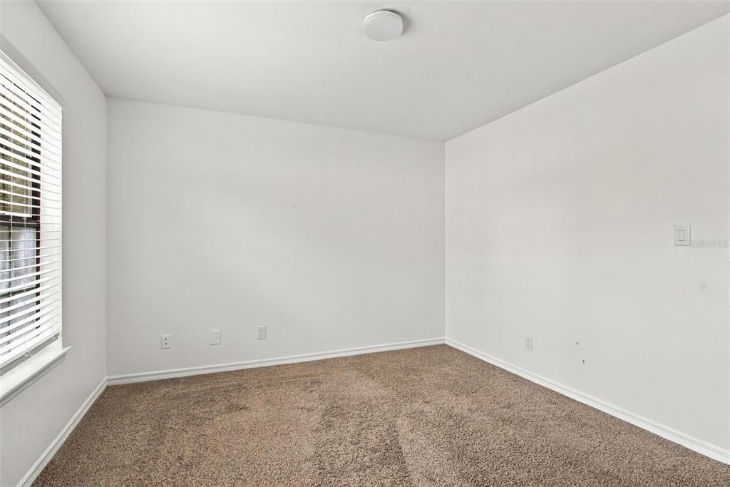 For Sale: $165,000 (2 beds, 1 baths, 896 Square Feet)