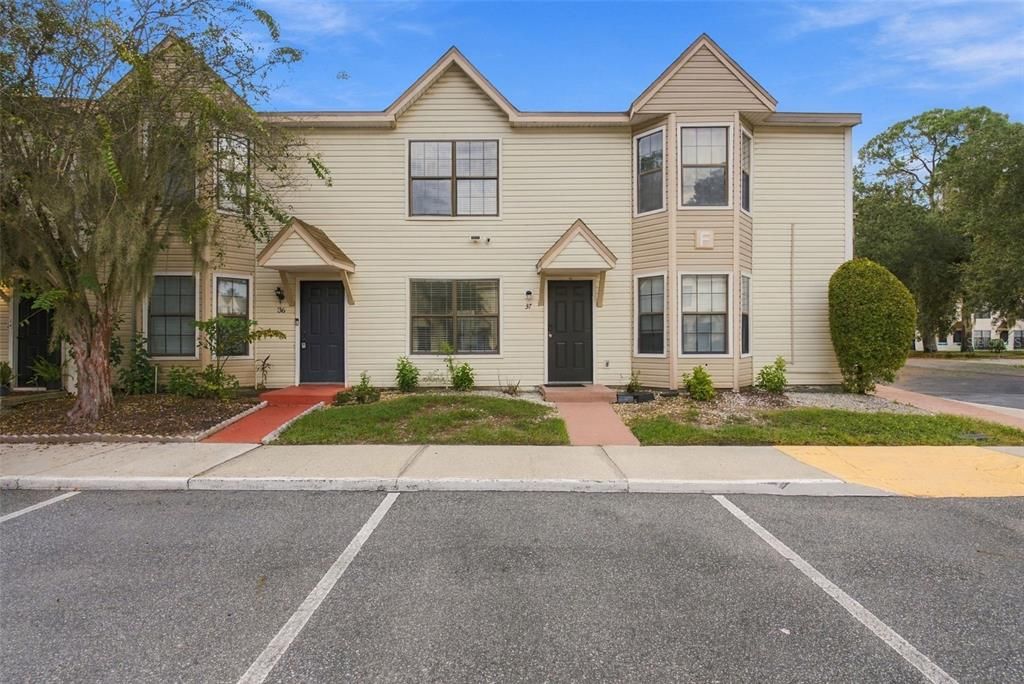 For Sale: $165,000 (2 beds, 1 baths, 896 Square Feet)