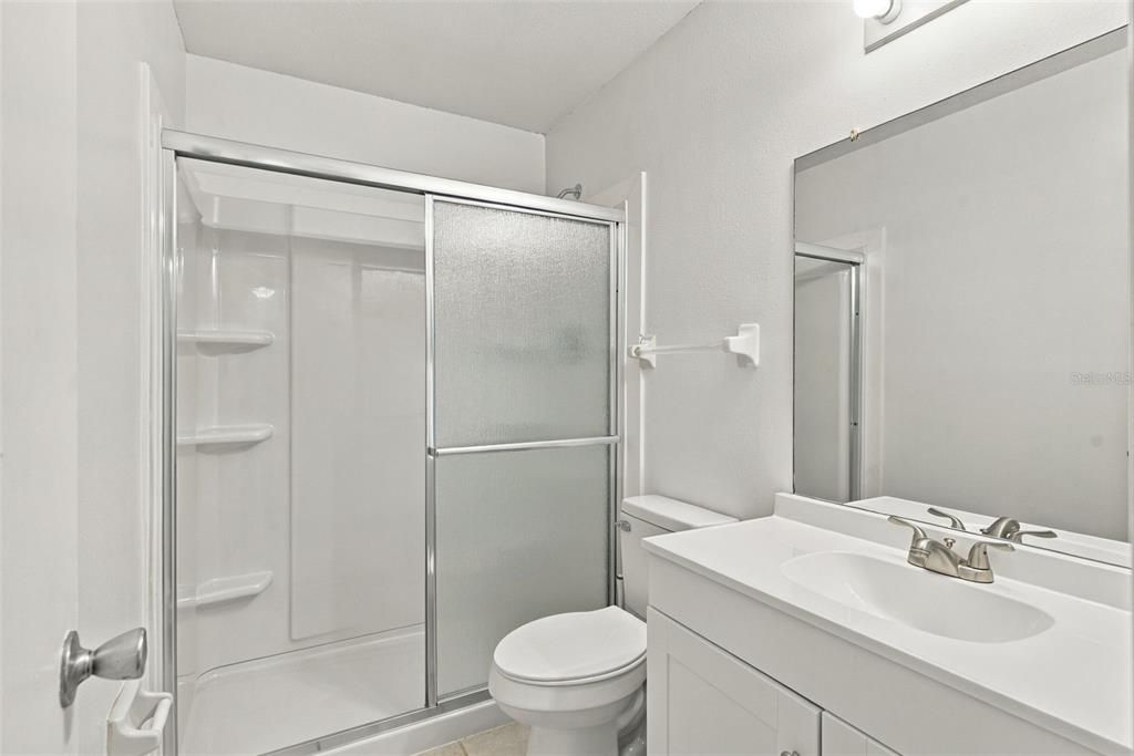 For Sale: $165,000 (2 beds, 1 baths, 896 Square Feet)