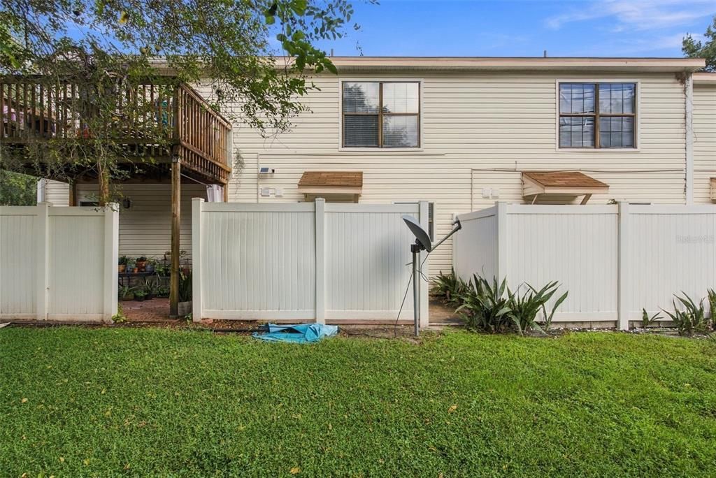 For Sale: $165,000 (2 beds, 1 baths, 896 Square Feet)