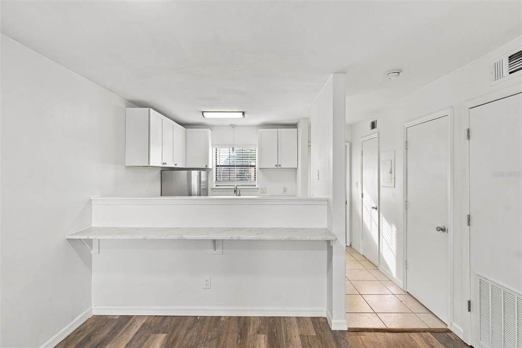 For Sale: $165,000 (2 beds, 1 baths, 896 Square Feet)